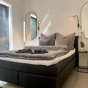 Stilvolles, Neues Mit Balkon In Apartment