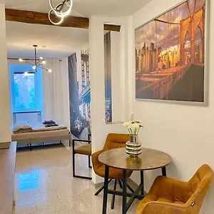 Cozy, Neu, Modern Apartment